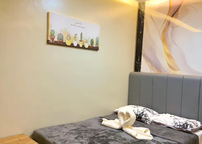 9-8 Hillside Hotel *