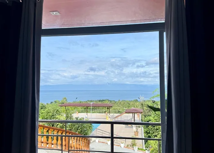 9-8 Hillside Hotel *